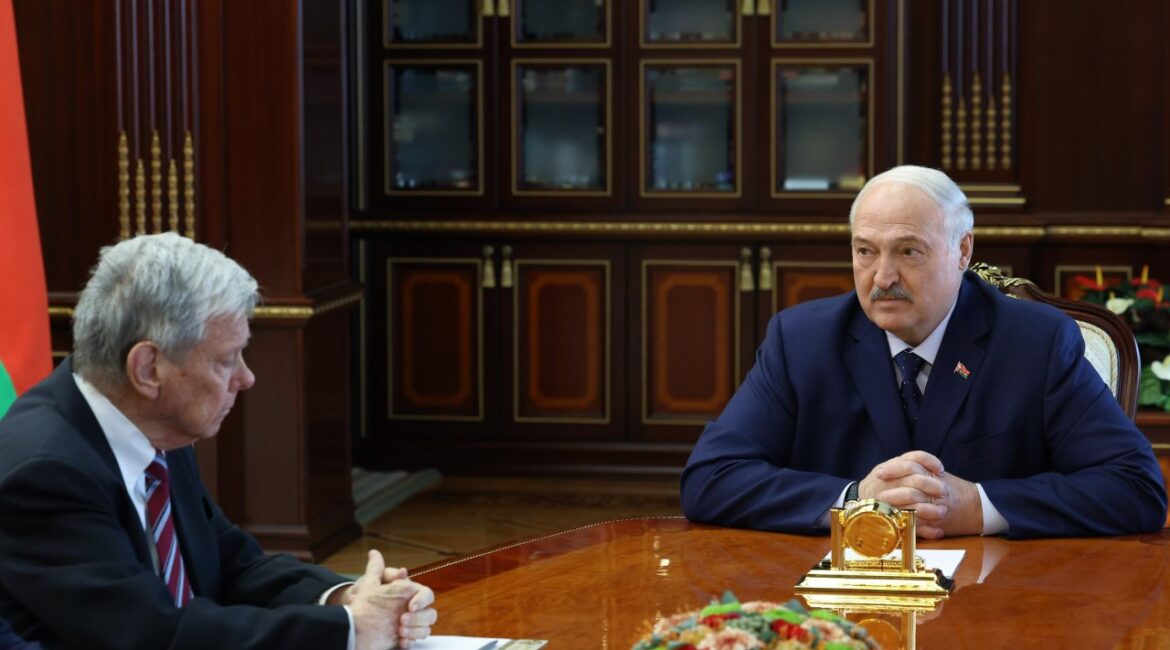 Дружба Трампа с Лукашенко может проложить путь к сделке с Путиным