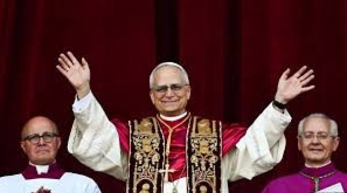 Сам Папа пронесет крест в процессии в Страстную пятницу.