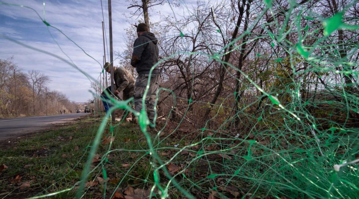 Нехватка призывников в Украине вызывает напряжение на улицах и в армии