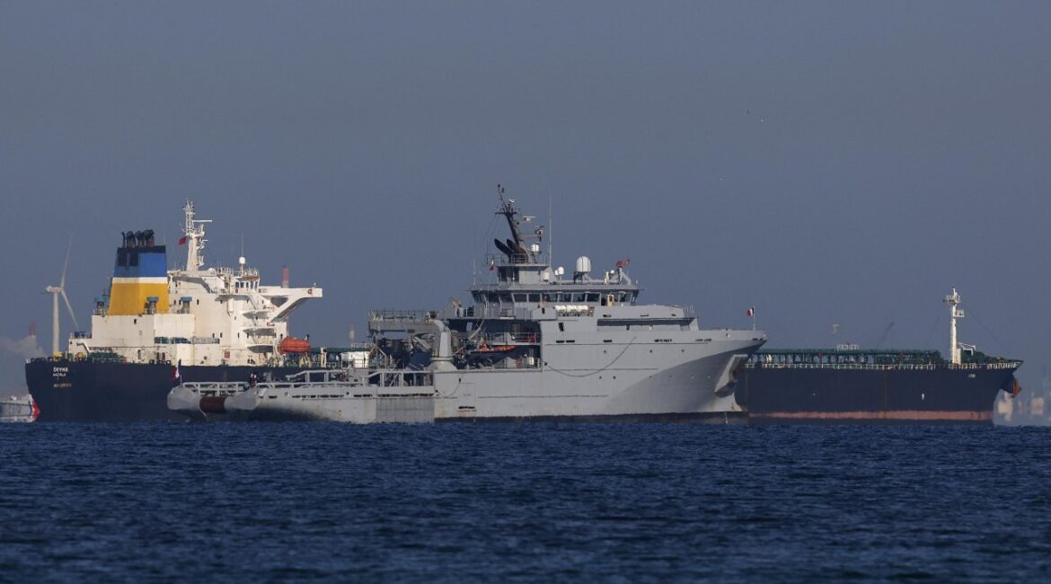 Российский военный корабль у Саффолка мог охранять танкеры от британских войск