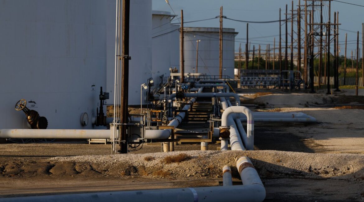 Нефть дешевеет, США готовы снять блокаду Ормузского пролива*