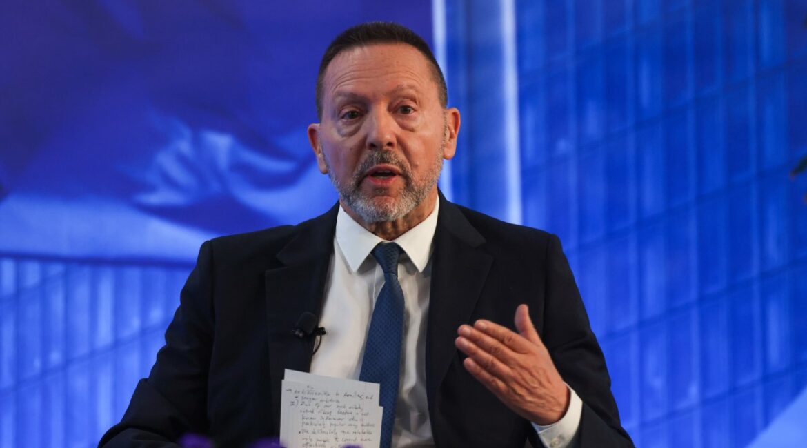 ЕЦБ еще слишком рано повышать процентные ставки, считают члены Управляющего совета