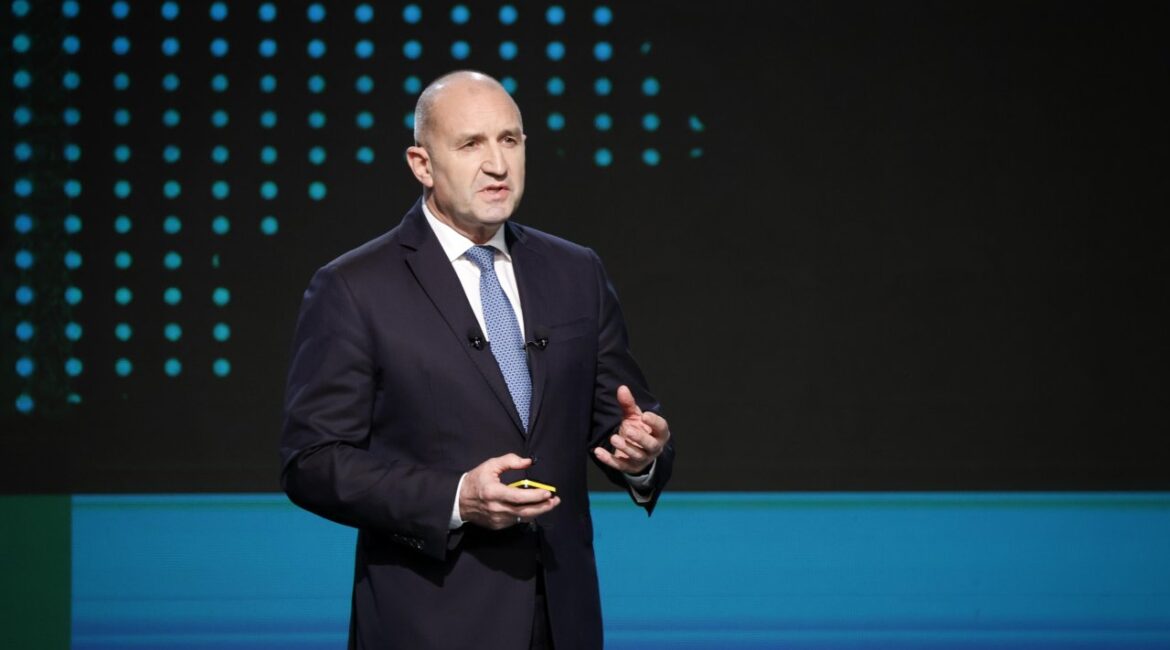 Румен Радев: Христос воскрес! Мы разделяем общую надежду на мир и процветание