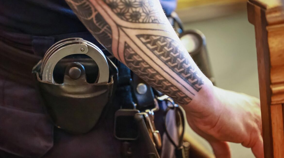 Мужчина, который держал своих родителей в ловушке: Я убью тебя, если ты выйдешь