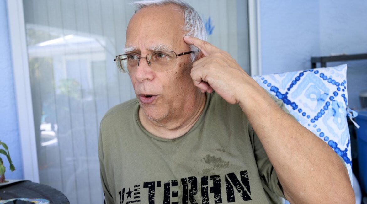 Они расследуют угрозу взрыва дома брата Папы Льва Четырнадцатого.