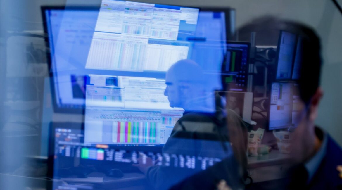 Рынки сообщают о рекордах, но корпоративные прогнозы охлаждают оптимизм