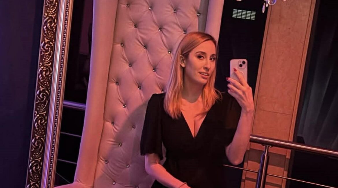 Мать и дочь в соседних комнатах? Управляющая борделя рассказывает странные происшествия