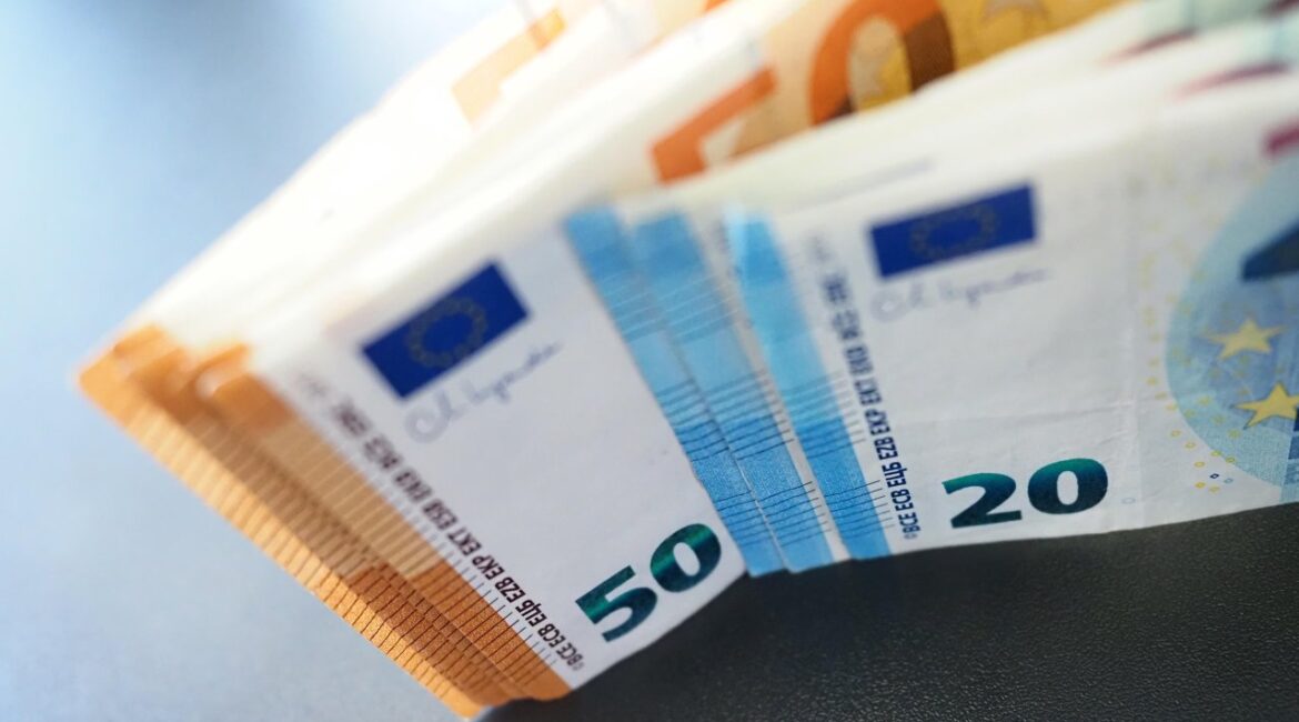 Евростат: Сбережения домохозяйств в еврозоне падают