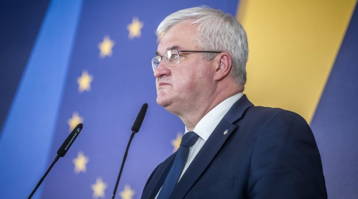 Украина отменила рекомендацию гражданам не ездить в Венгрию