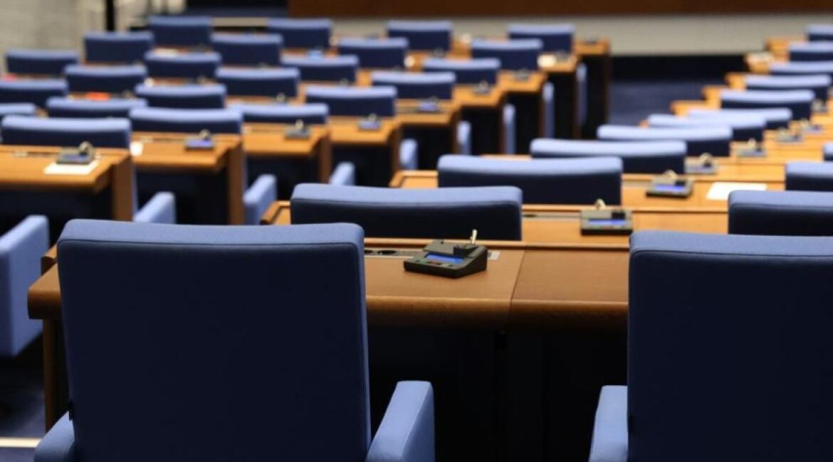 Завтра парламент соберется на внеочередную сессию по топливу