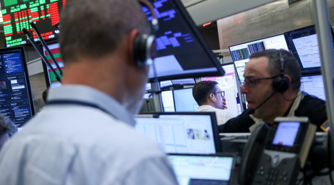 Индекс S&P 500 открыл сессию и достиг рекордного уровня*