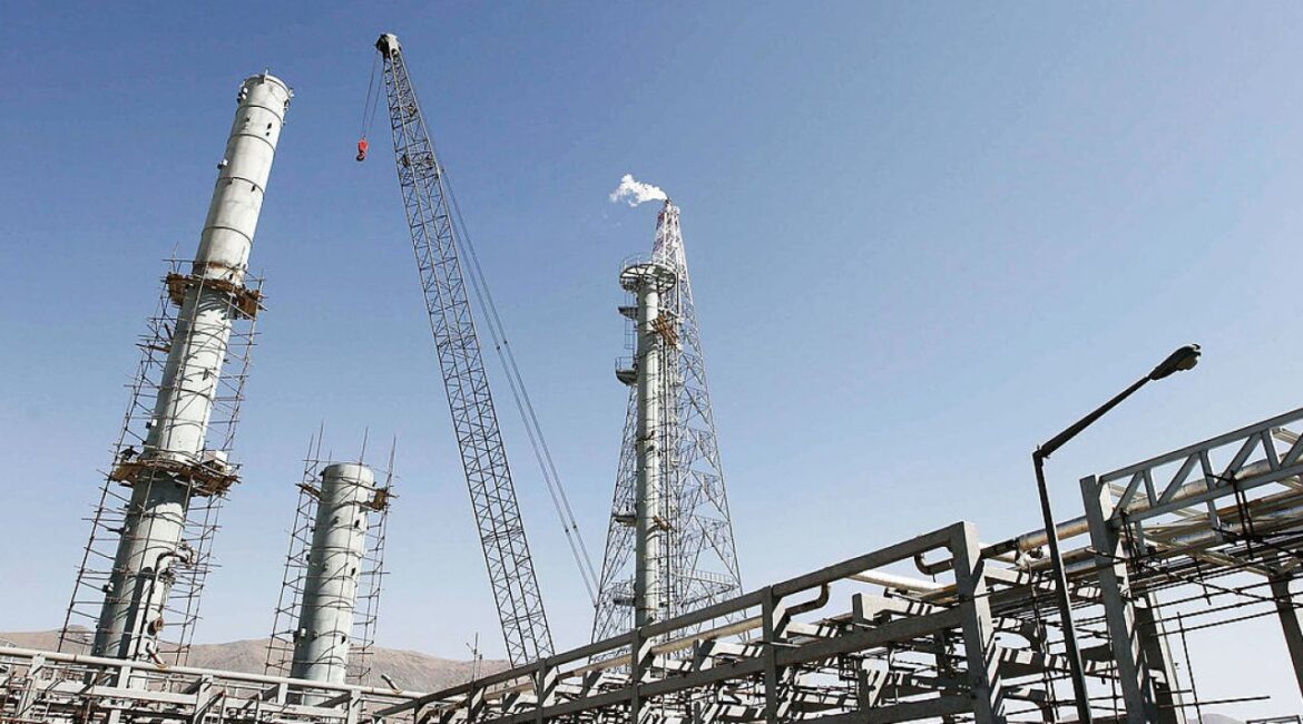 Иран приостанавливает экспорт нефтехимической продукции до дальнейшего уведомления