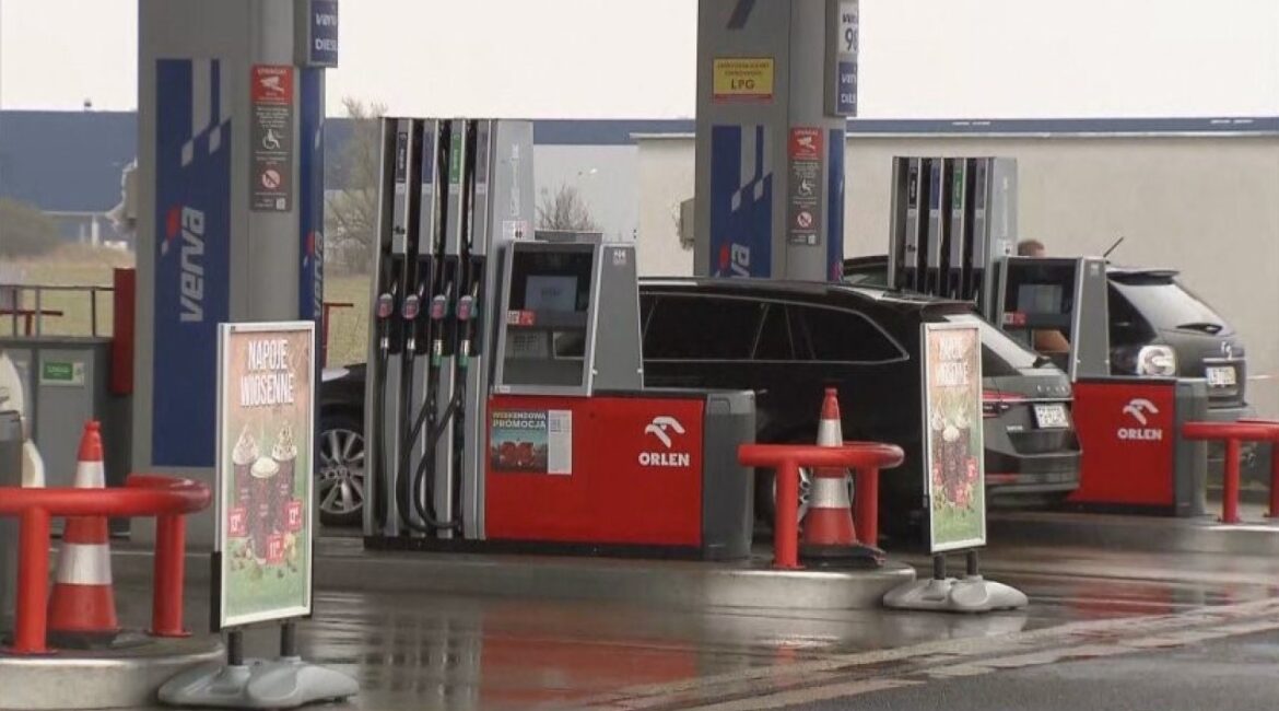 С сегодняшнего дня в Польше вступают в силу ограничения цен на топливо