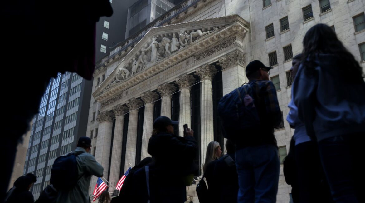 S&P 500 отмечает самый сильный день с мая на фоне надежд на окончание войны с Ираном