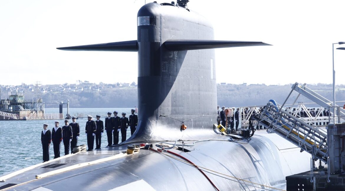 Как подводные лодки топят корабли противника?