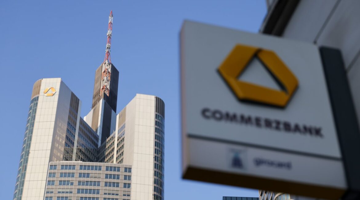 UniCredit призвал к реформам Commerzbank, в то время как Orsel наращивает усилия по приобретению
