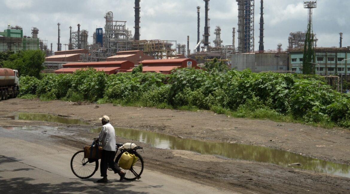 Страны требуют от США продлить снятие санкций с российской нефти