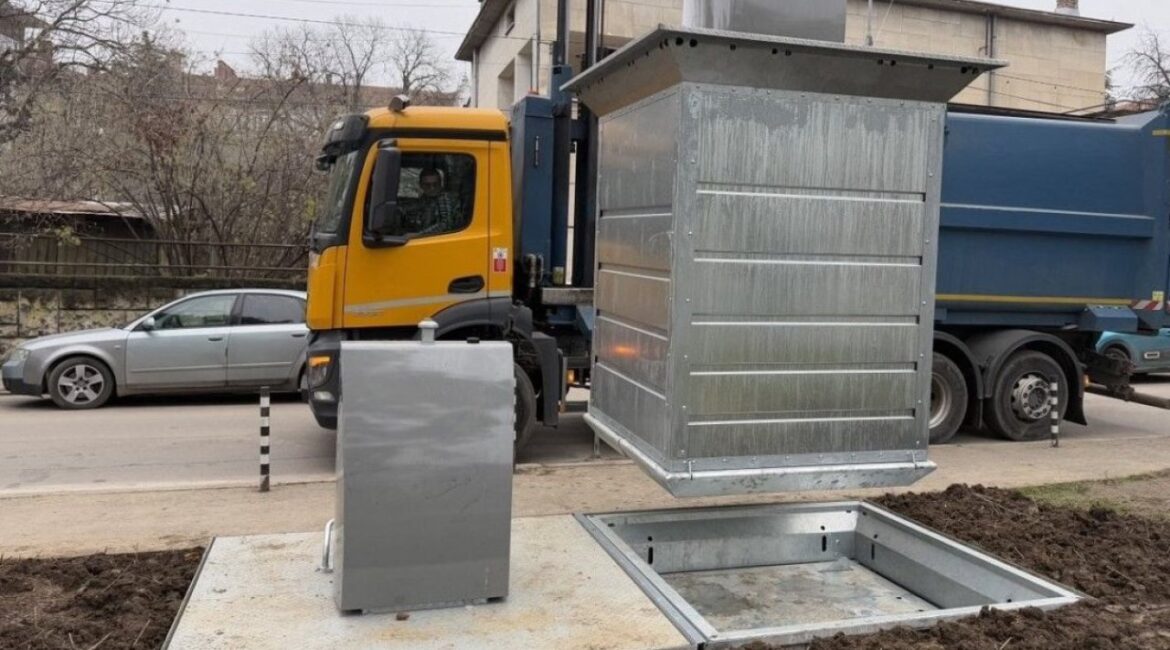 В Варне устанавливают первые 40 подземных мусорных контейнеров