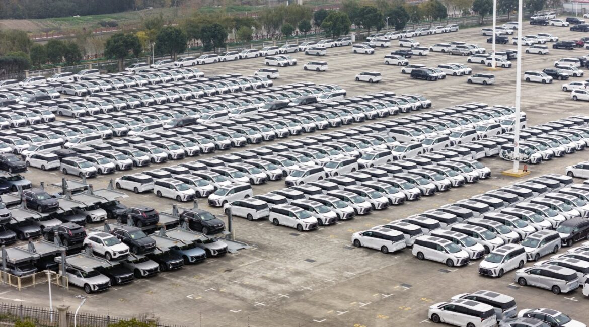 Экспорт новых автомобилей из Китая в марте вырос более чем на 73% и составил около 700 000 машин.