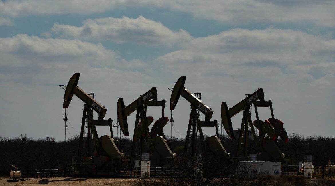 Цены на нефть выросли после атак на добычу в Саудовской Аравии