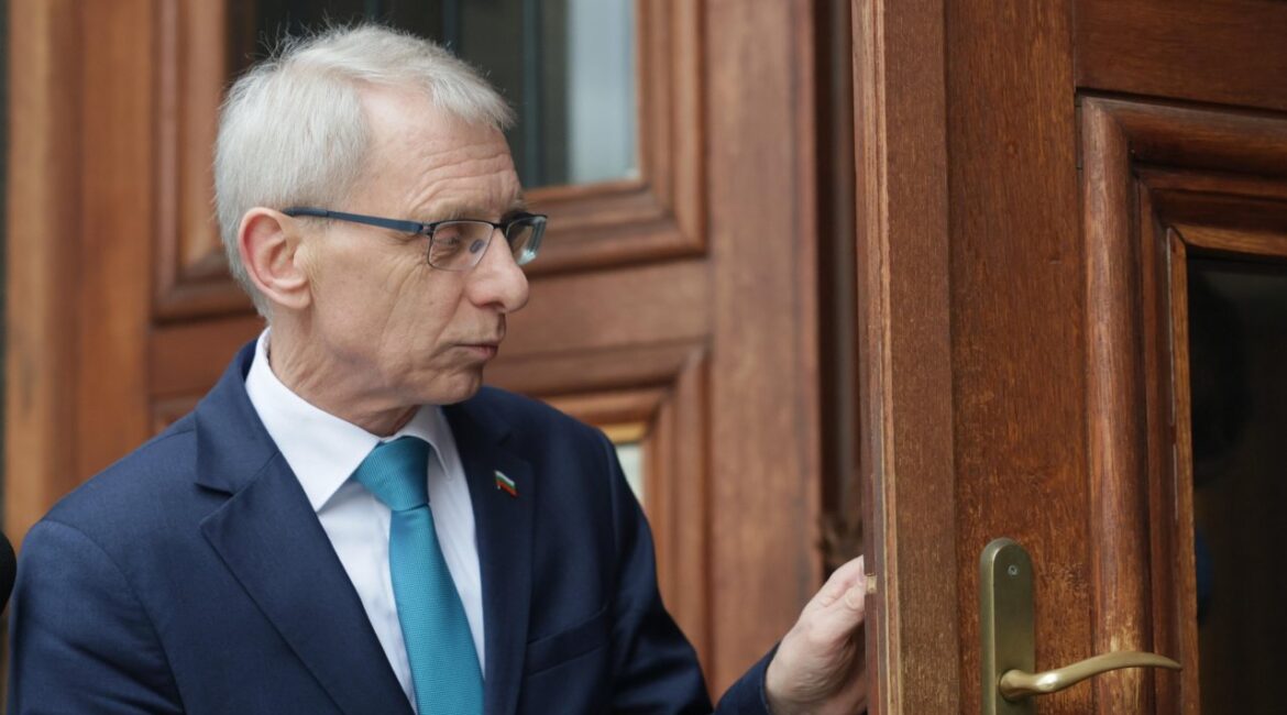 Николай Денков за 10-летний контракт с Украиной