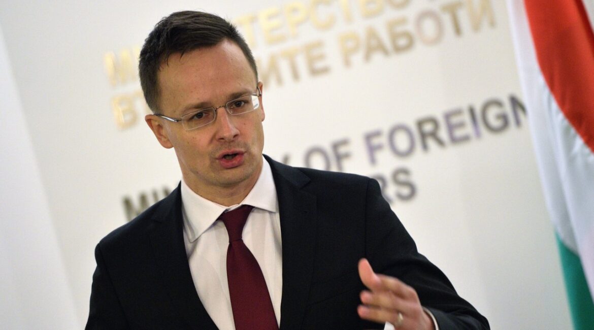 Сийярто высказался после потери Орбана: Обвинения против меня опечалили меня