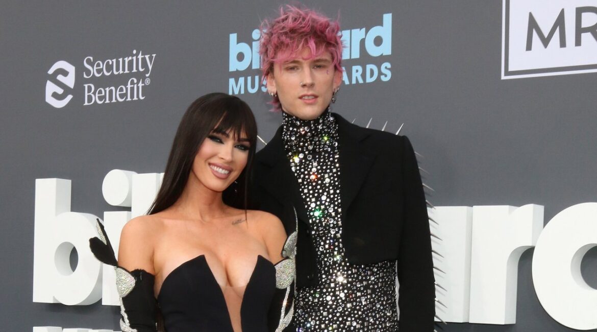 Machine Gun Kelly больше не в настроении устраивать вечеринки, он празднует CHRD только с ребенком