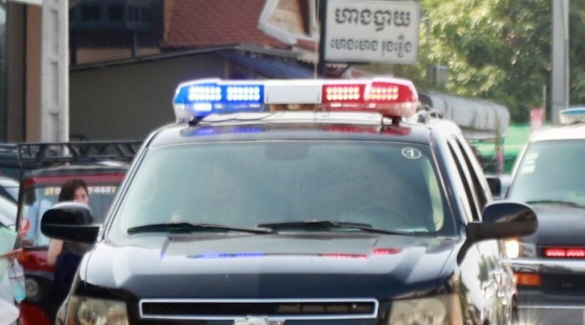 Мужчина среди бела дня убил женщину молотком на заправке