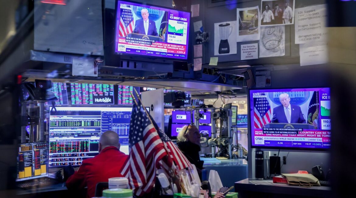 Сезон отчетности может вернуть инвесторов в акции после спада на рынке