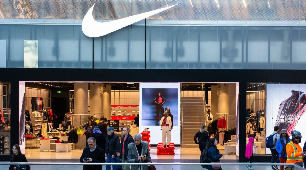 Акции Nike упали после мрачного прогноза на год