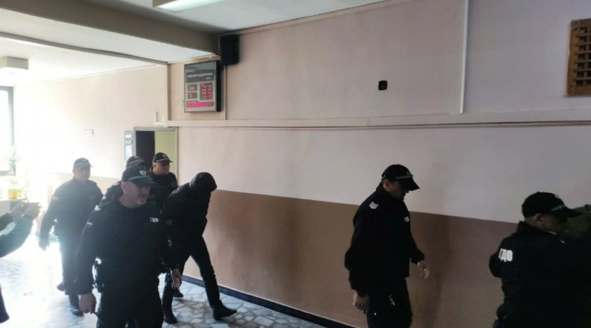 Задержанные по делу о нелегальной сигаретной фабрике в Дупнице остаются под стражей