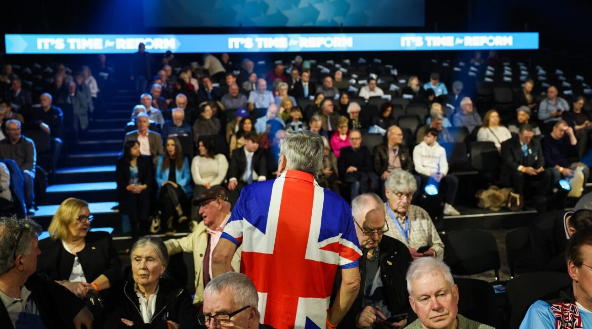 Британцы чувствуют давление как на занятость, так и на заработную плату