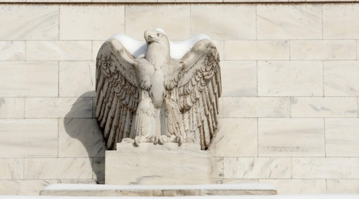 Неудачная смена руководства ФРС бросает тень на независимость