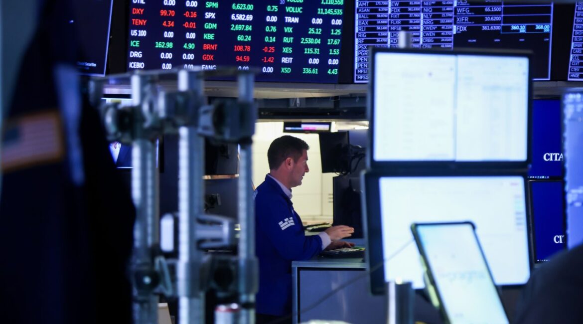 Акции растут на надеждах перед переговорами США и Ирана