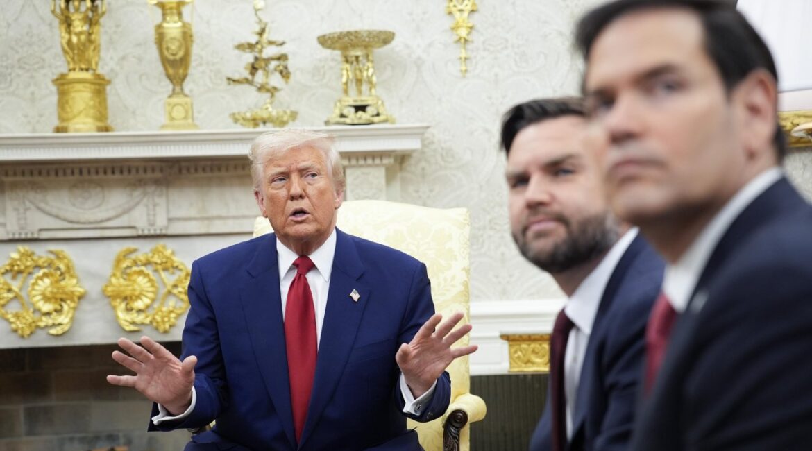 Трамп также пригрозил Китаю, что у него будут «большие проблемы», если он будет поставлять оружие в Иран.