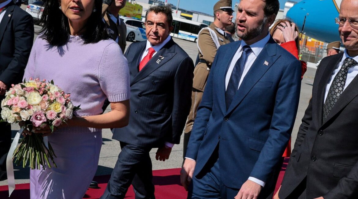 Кто тот человек, который превратил Дональда Трампа в глобальную торговую машину?