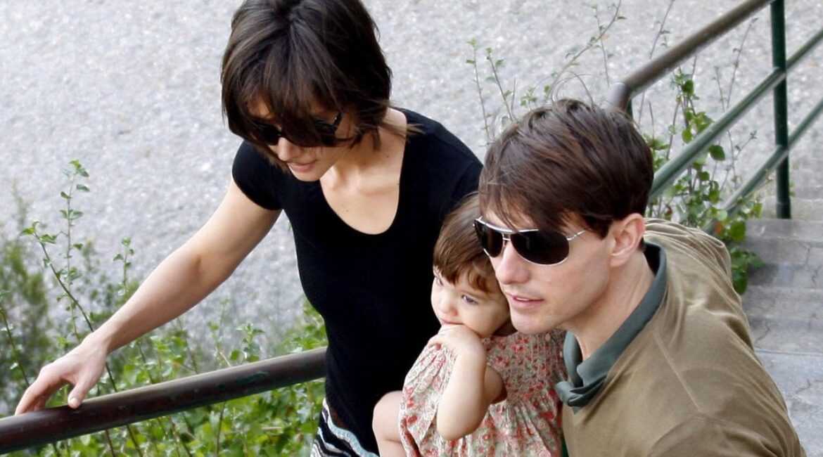 Сури в 20 лет: как она живет после 14 лет разлуки с отцом Томом Крузом