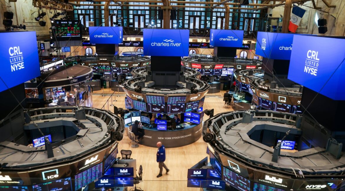 Индекс S&P 500 открылся немного выше, чему способствовало временное перемирие между США и Ираном*