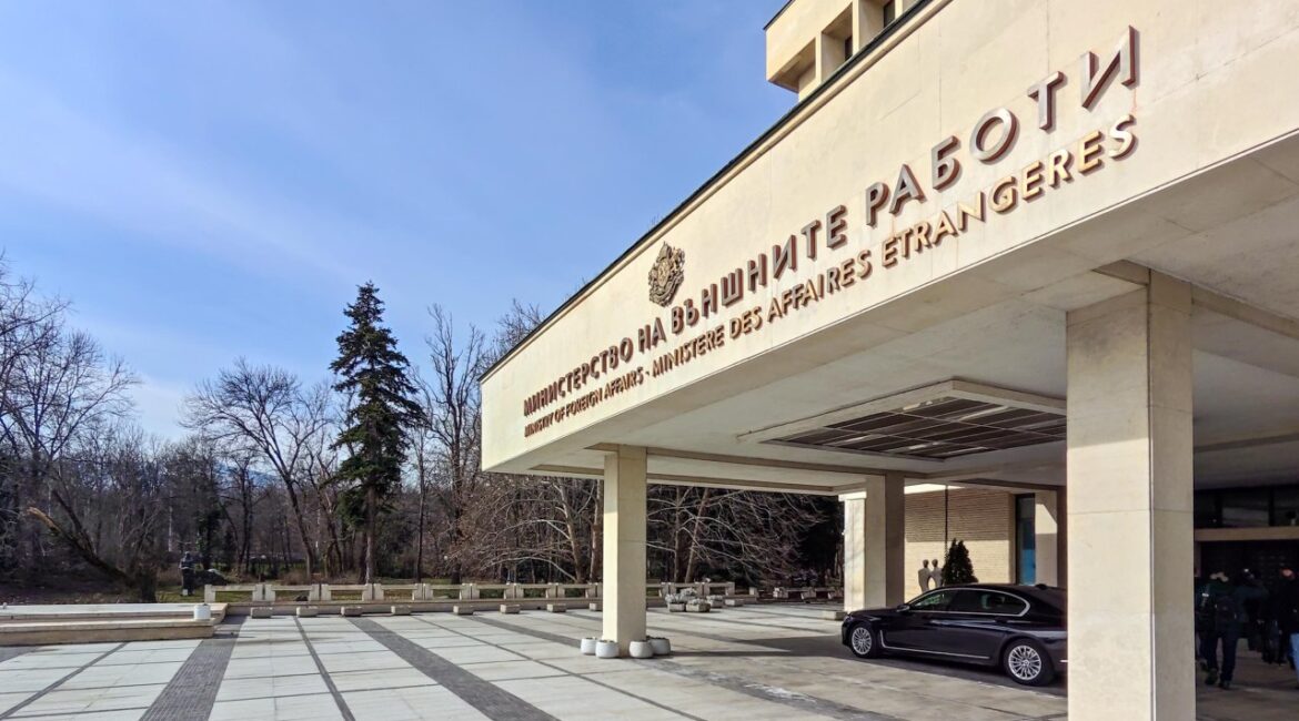 МИД: Решение о продлении дня выборов принимает ЦИК