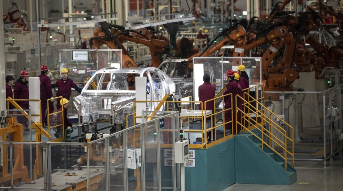 Бум искусственного интеллекта привел к более быстрому росту финансового сектора, чем производство в Китае.