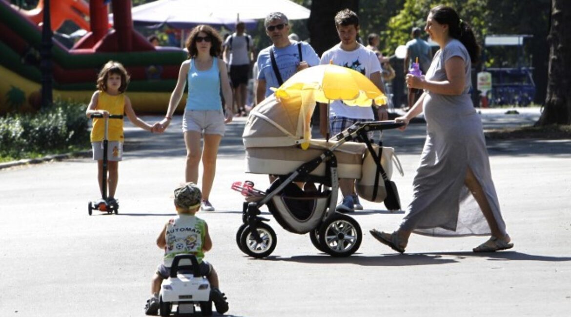 Ученый: Ожидается разработка демографических вопросов в нашей внутренней политике