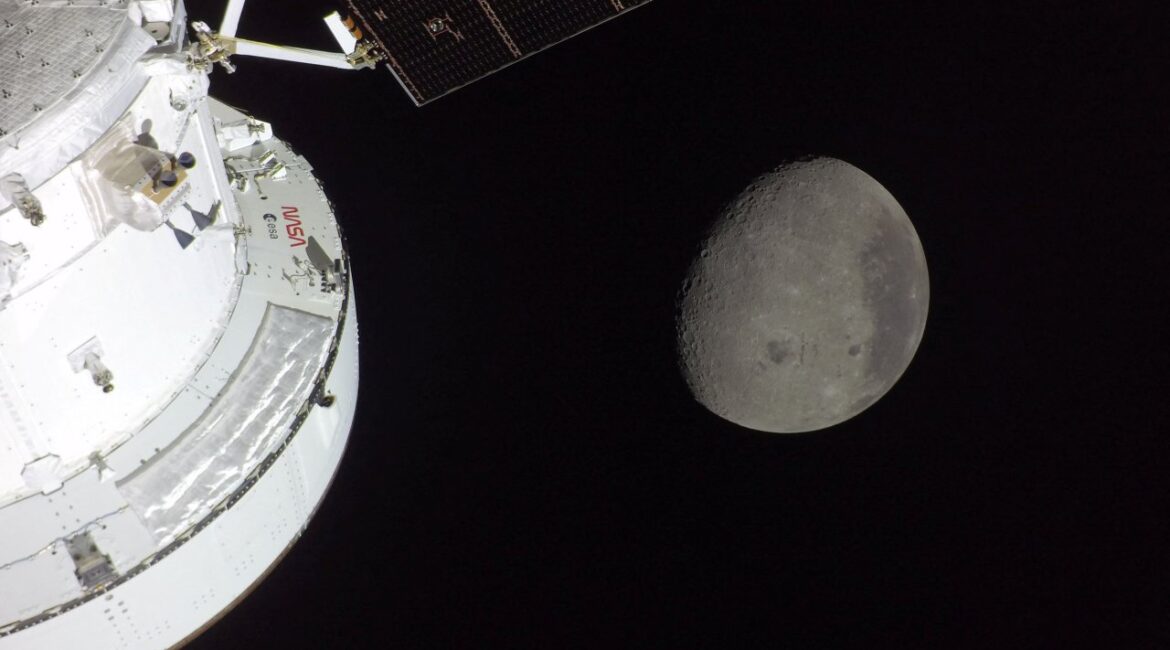 Астронавты «Артемиды-2» наблюдали падение метеоритов на Луну