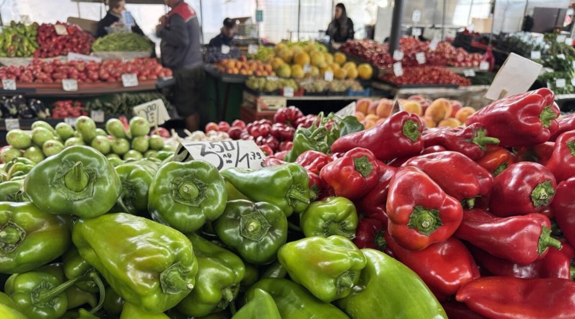 Большинство продуктов питания, фруктов и овощей в нашей стране продолжают дорожать