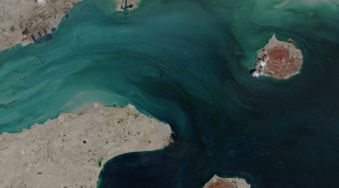 Иран снова закрыл Ормузский пролив