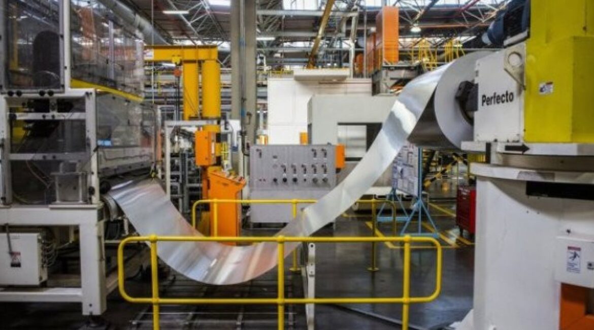 Промышленное производство в нашей стране отметило первый месячный рост с октября