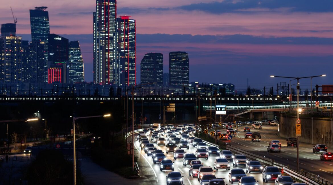 Нефтяной шторм усиливается по мере эскалации войны: экономика в графиках