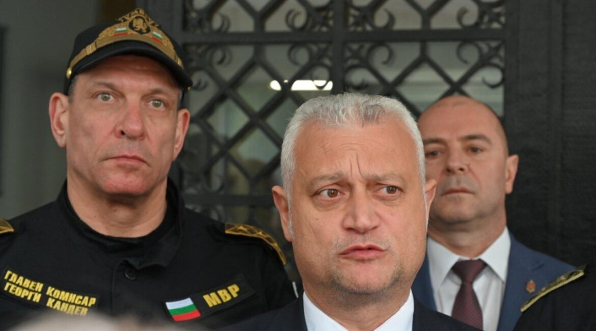 Дечев раскрыл: ДПС-НН с наибольшим количеством сигналов о подкупе голосов, за ней следует ГЕРБ