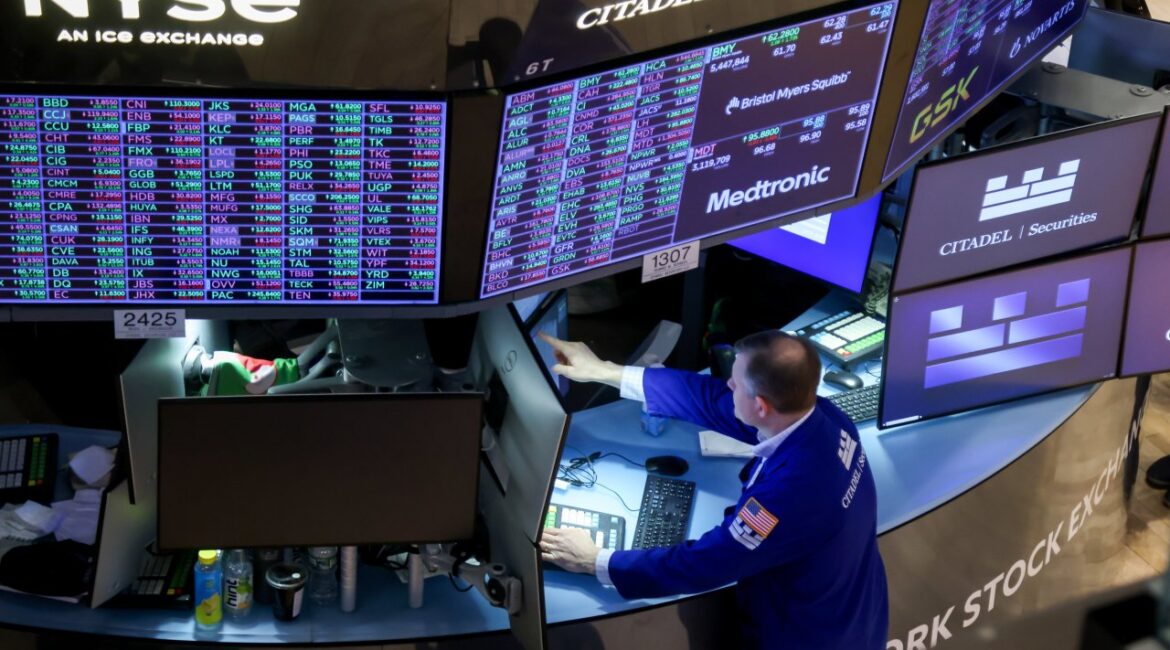 Акции и облигации растут на фоне оптимизма по поводу окончания войны