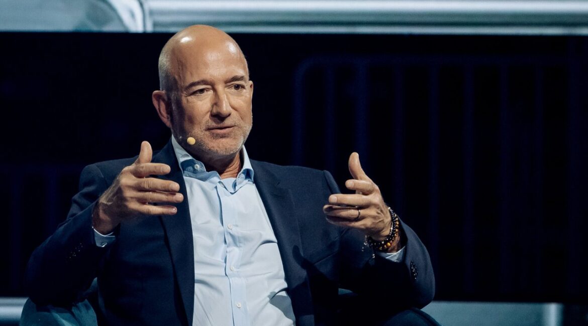 Стартап Безоса в области искусственного интеллекта приближается к оценке в 38 миллиардов долларов
