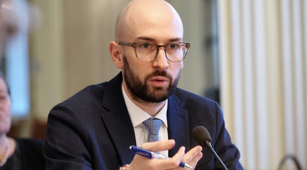 Минфин публикует полную базу данных по более чем 7000 государственных закупок